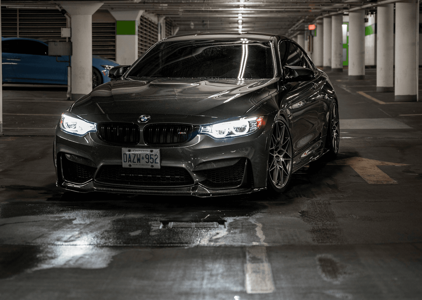 BMW preta estacionada